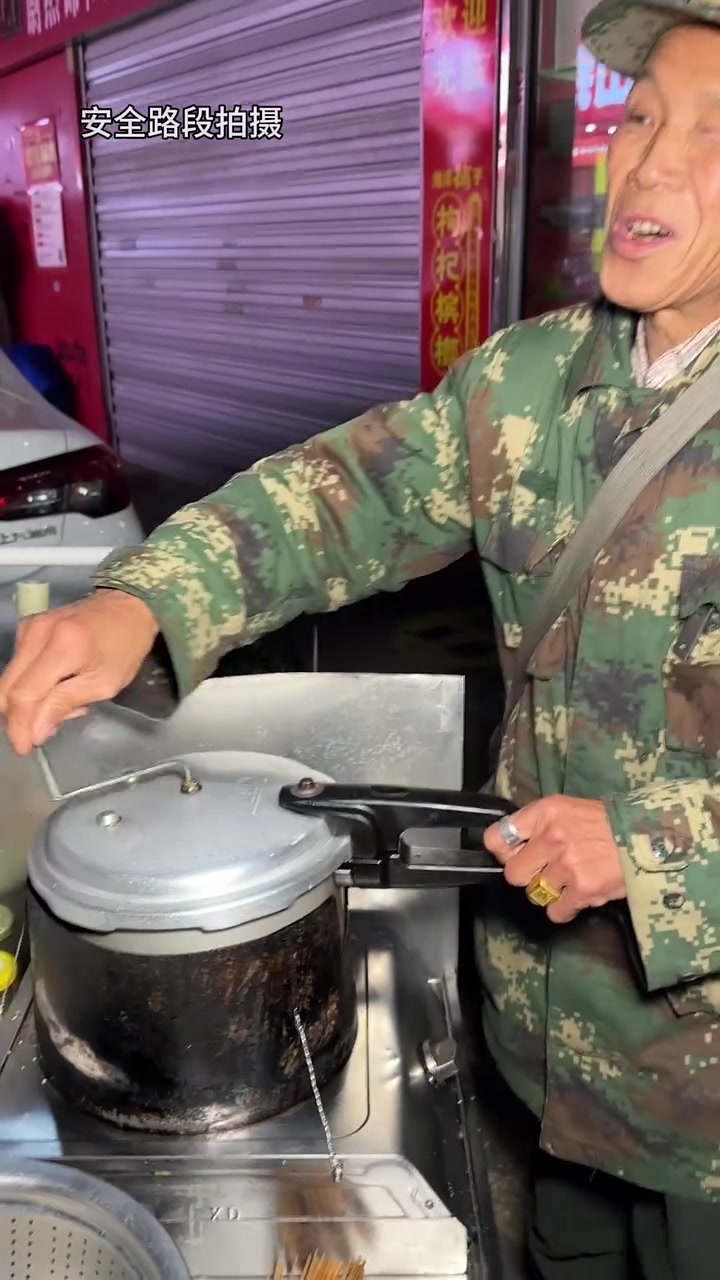 长沙街头偶遇现炸爆米花25r一份量超多~