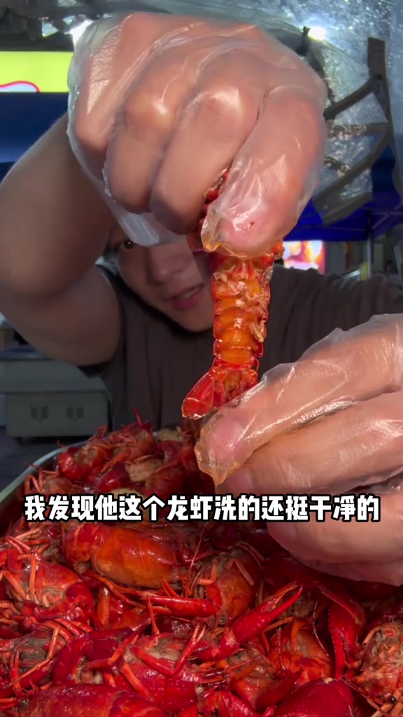 一年一度的忆口香小龙虾又回归了 小龙虾小龙虾吃起来 忆口香龙虾 龙虾当饭吃 今年首顿小龙虾