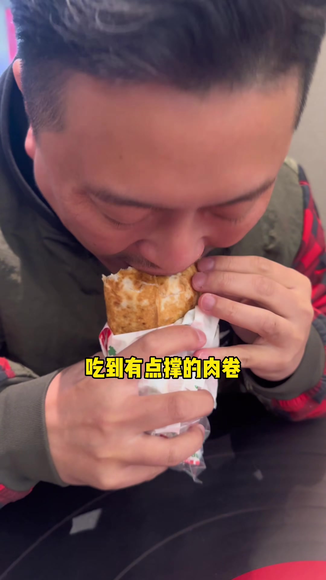靠卖烤肉卷饼日入过万?!这家店怎么做到的?烤肉卷饼「话题」