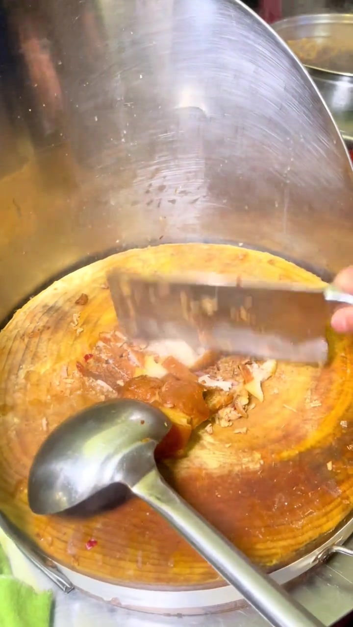 藏于夜市里的美食,肉香馍酥,酵面馍吃着就是从前的味道!宝鸡热门 夜市里的烟火气 宝鸡美食 