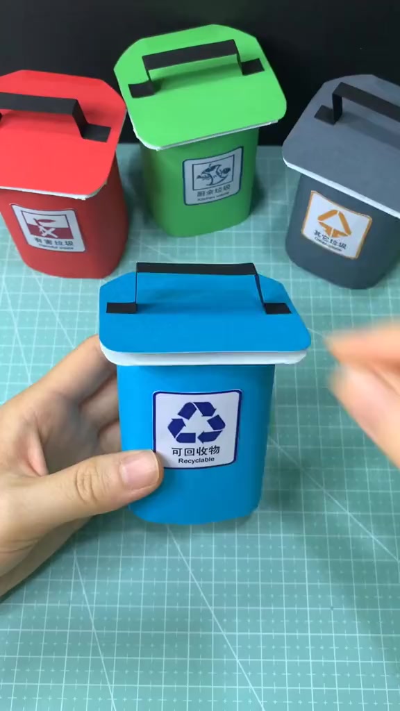 喝剩的酸奶盒不要扔简单几步就可以做几个桌面分类垃圾桶手工亲子手工废物利用幼儿园手工