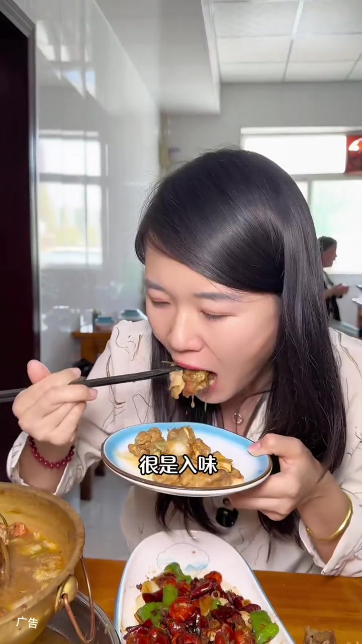 99的新绛铜火锅4人餐真是实在!里面居然还带了一份麻辣虾尾!可以三单五单囤起来!春日好食光