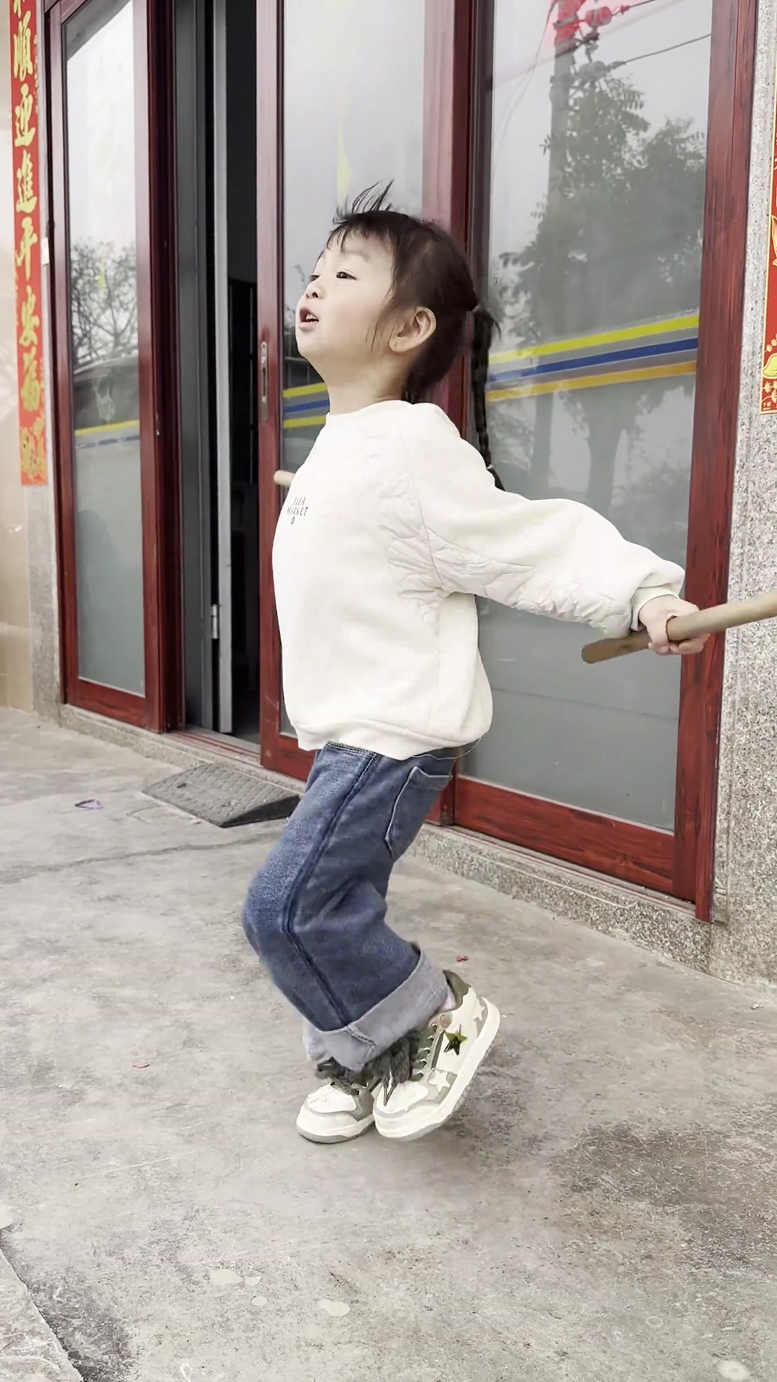 汕头5岁小女孩跳英歌舞走红网络 女孩父亲:不会限制其发展,将一直支持她的兴趣爱好