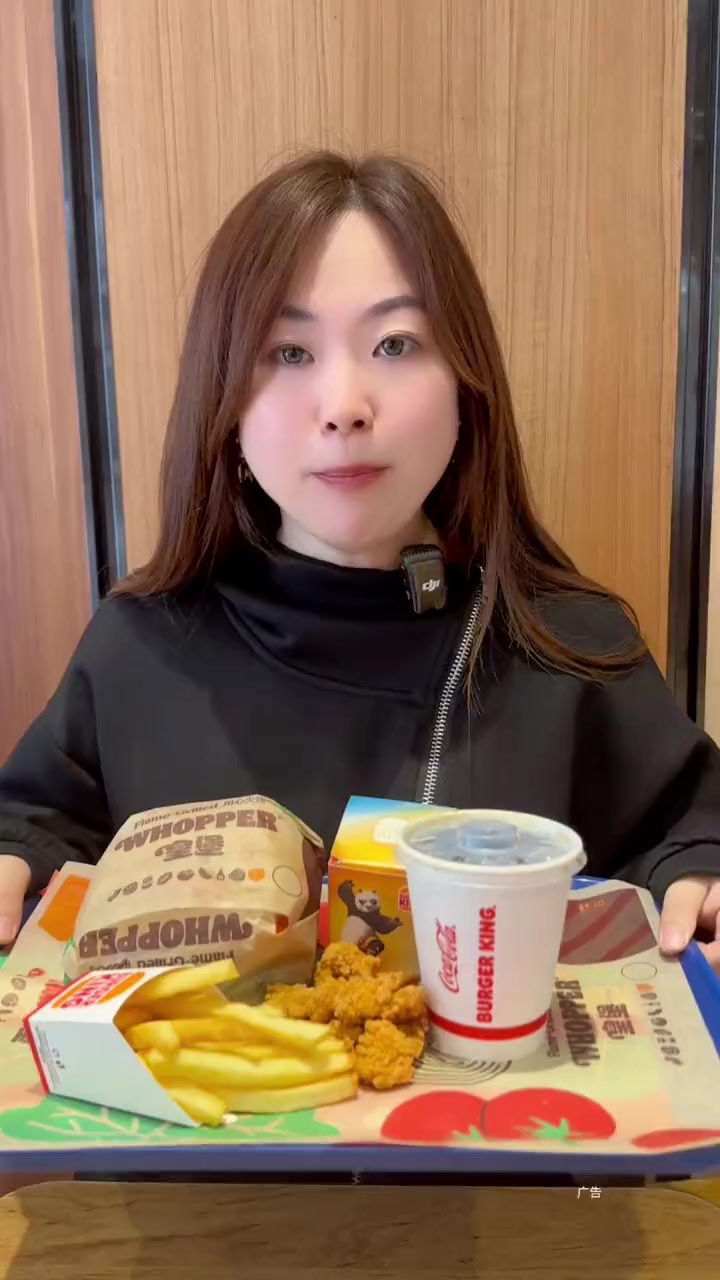 汉堡王79周年庆的活动可别错过啦,皇堡牛肉汉堡4件套只要27块7,左下角赶紧冲 70大售,
