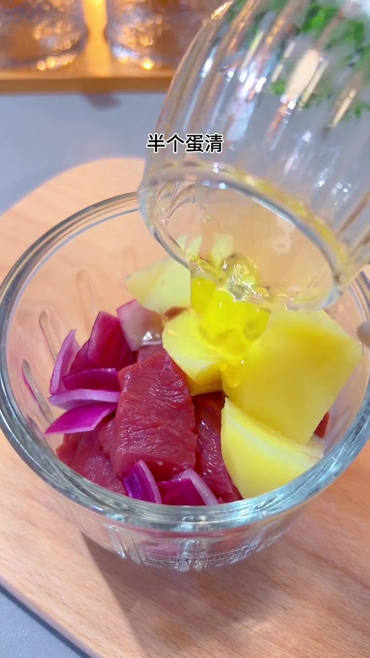 孩子长身体的时候,我会让孩子多吃点牛肉,这个牛肉玉米小饼,又香又软,鲜嫩多汁 宝宝辅食 宝
