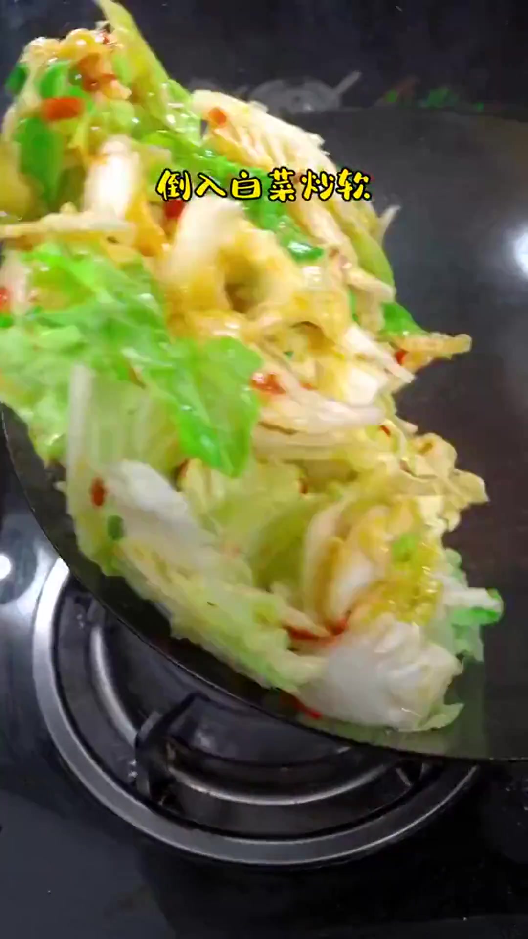 美食教程:一勺我自己做的茶油剁辣椒和白菜一起炒下饭又好吃!