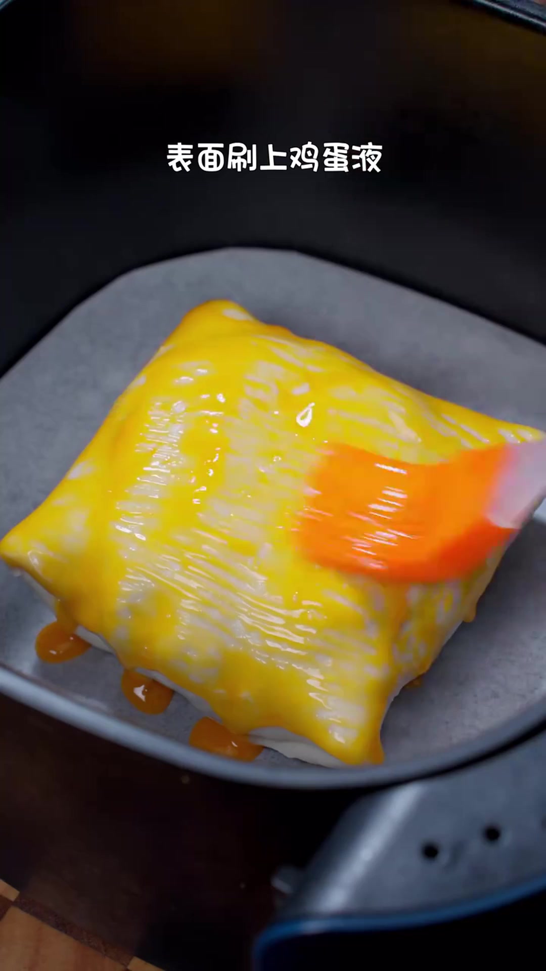 美食教程:早起十分钟,做一个营养丰富的手抓饼三明治,孩子吃得超满足