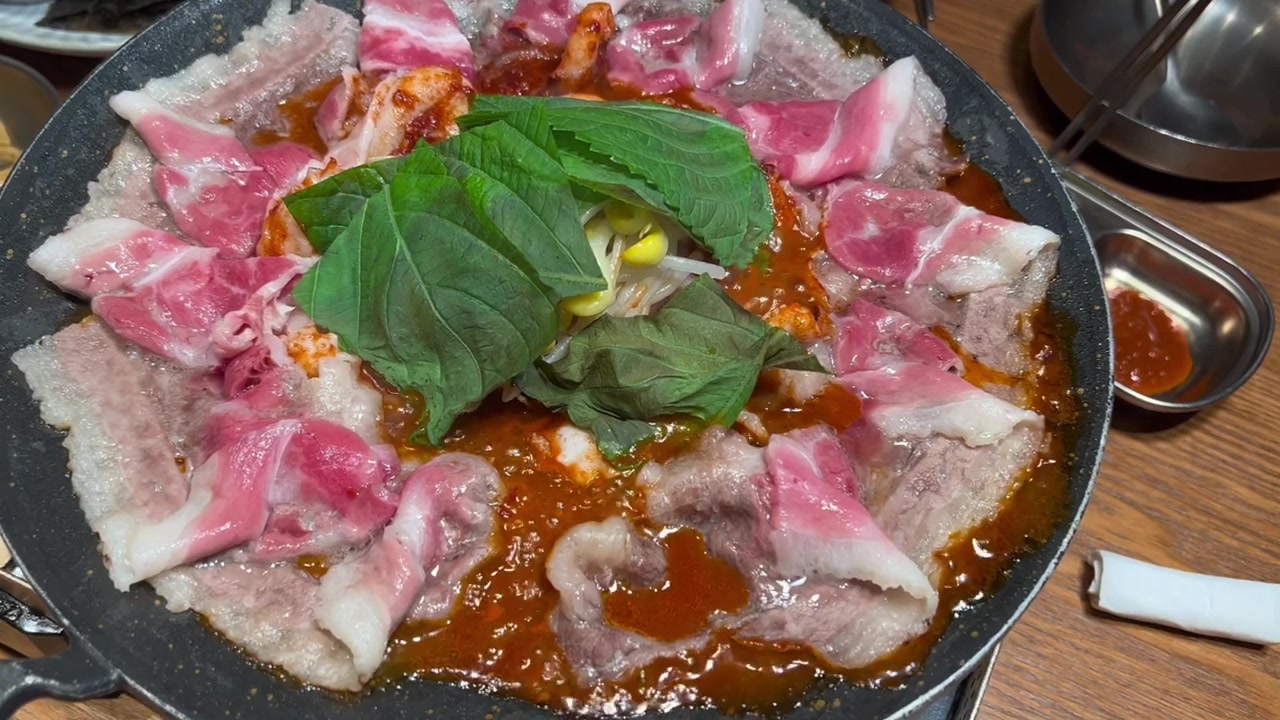 去深圳必吃的韩国料理店,火辣辣肥肠太绝了!