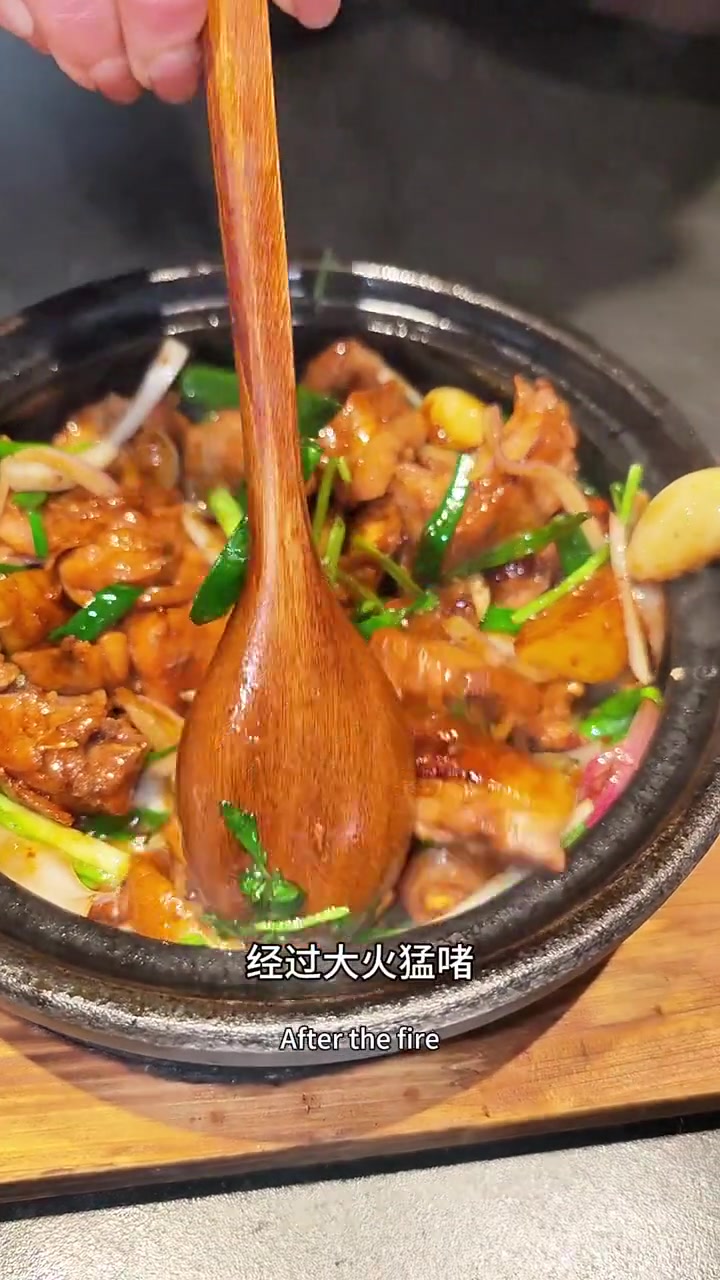 太香了!这口啫啫清远走地鸡煲真的是神来之笔!两个人119现在来不用排队!魔都美食 不二啫广
