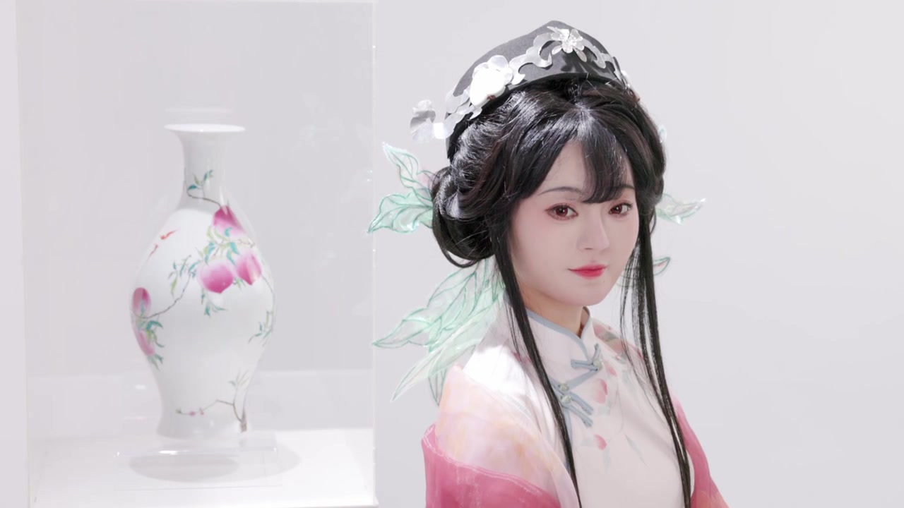 世间唯一,她的故乡在中国!粉彩蝠桃纹瓶????