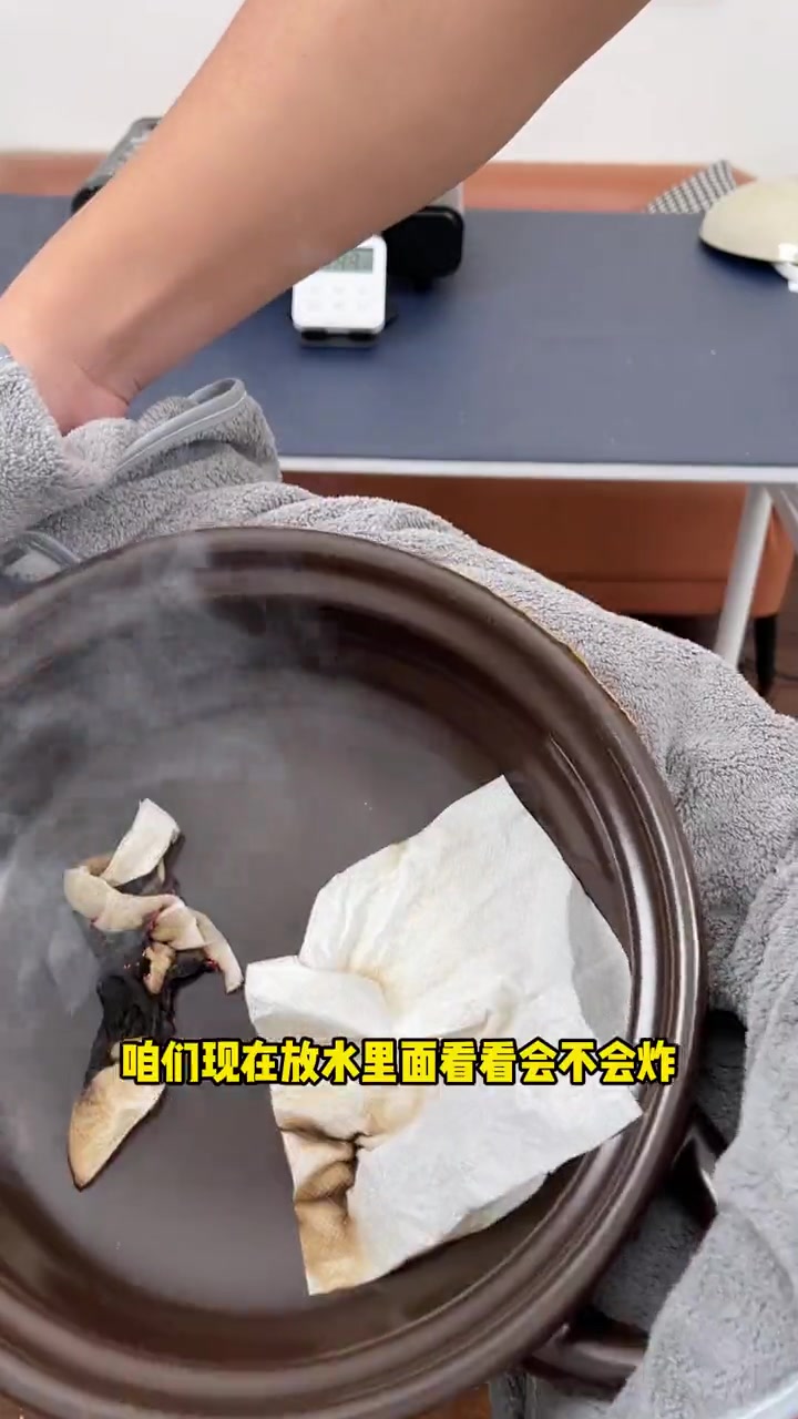 这个加大砂锅质量也太好了吧!家里缺砂锅的一定要看看这一款,干烧不裂真的好用啊!砂锅 炖汤的