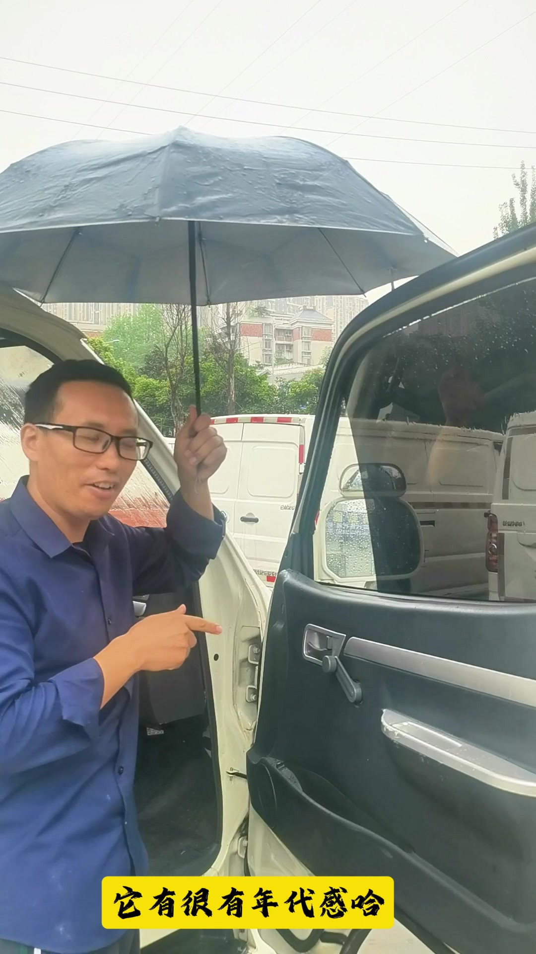 重庆新能源大面包车,金旅纯电动物流车,货箱长度3米2