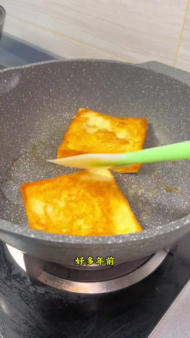 蜂蜜牛奶爆浆西多士 好吃到飞 早餐不知道吃啥的时候可以试试这样做 黄油奶香 一口爆浆 我的