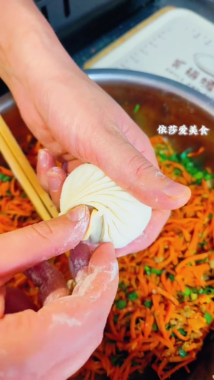 今日分享开水烫面胡萝卜包子软乎乎的超好吃 开水烫面包子 蒸包子 胡萝卜