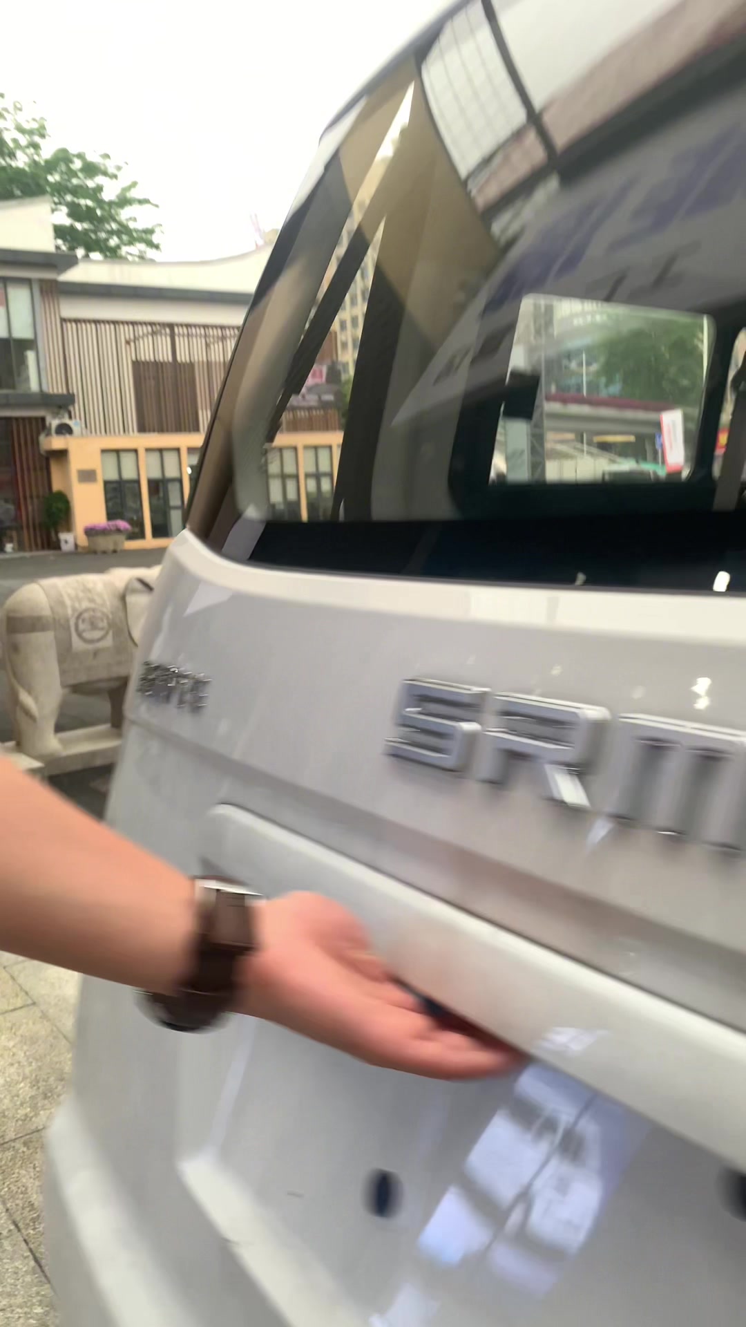 在广州24小时不限行的新能源面包车