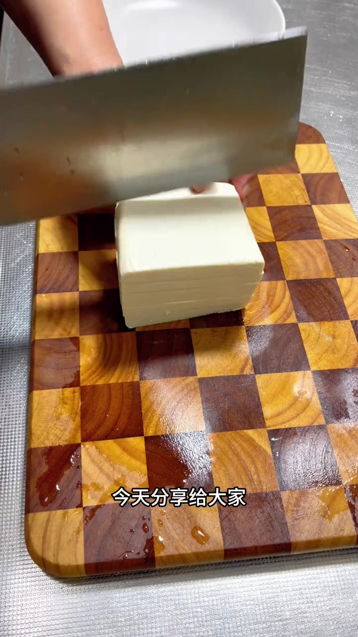 为撒你在家做的麻婆豆腐,调料放了一大堆还不好吃,今天分享给大家 麻婆豆腐