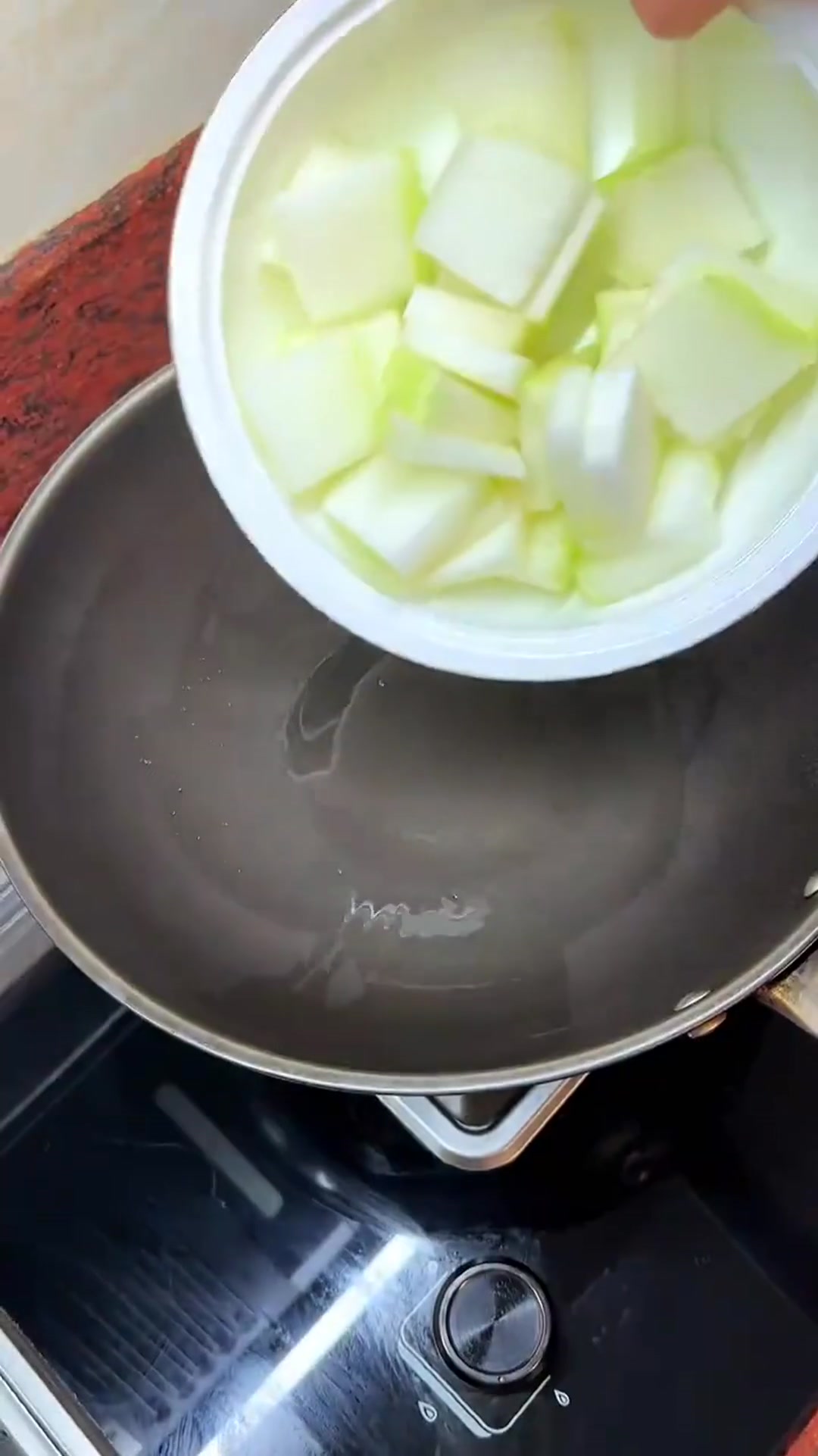 美食教程:冬瓜白贝汤,家常菜必备,汤鲜味美