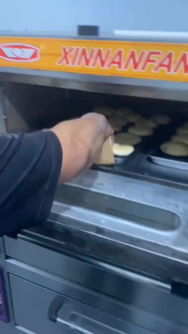 油酥烧饼机,自动撒芝麻,拍饼成型机