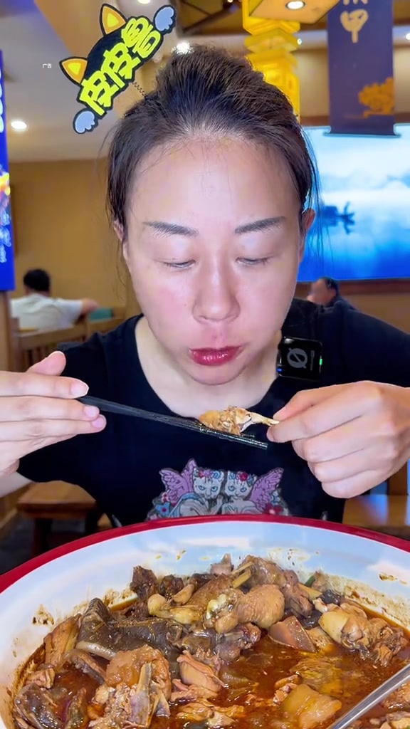 出来吃甲鱼咯 现烧的甲鱼配上牛蛙走地鸡一锅炖了～五一美食攻略 春日好食光 为城市美食打ca