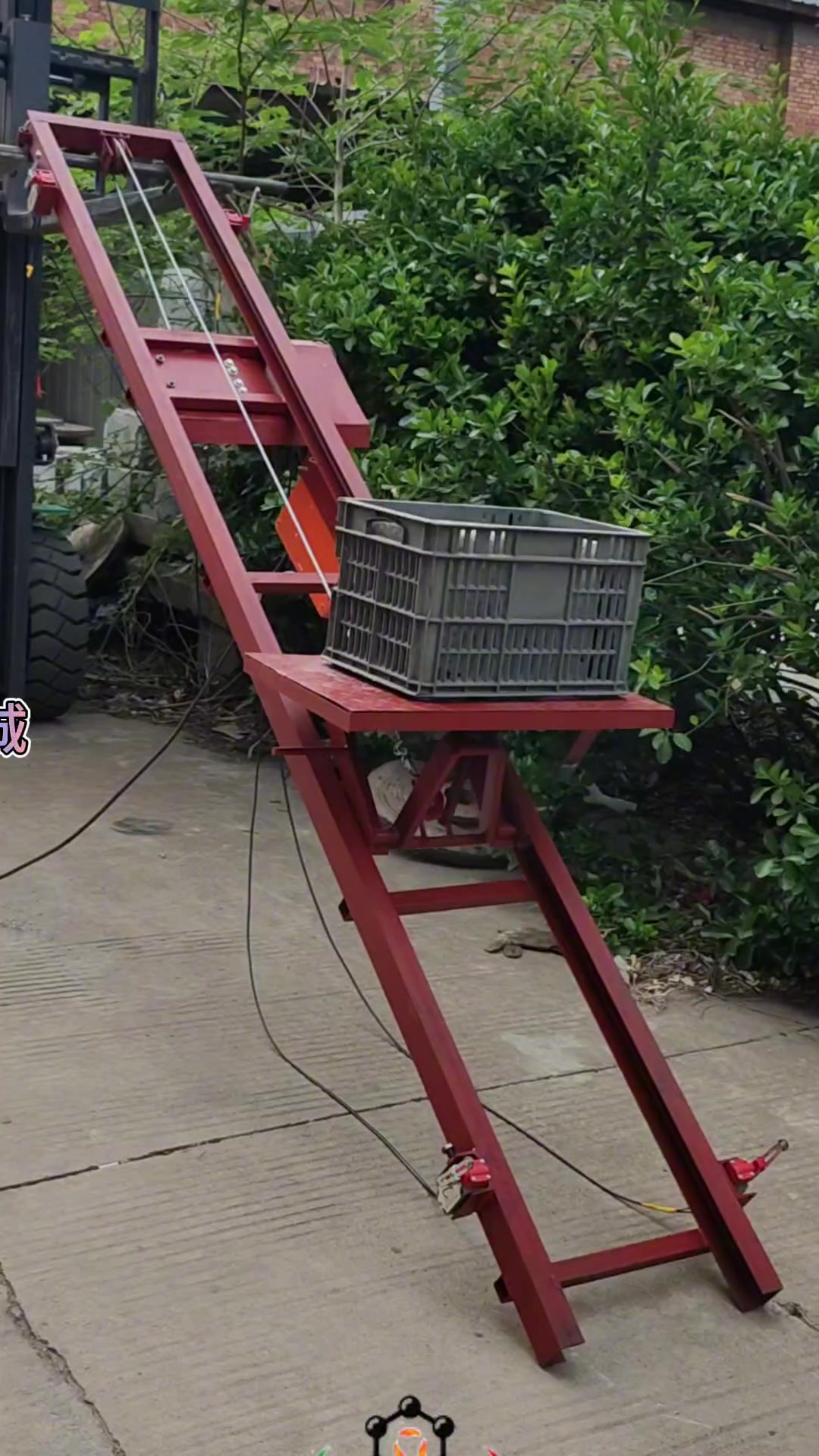 鱼塘上鱼机货车上货