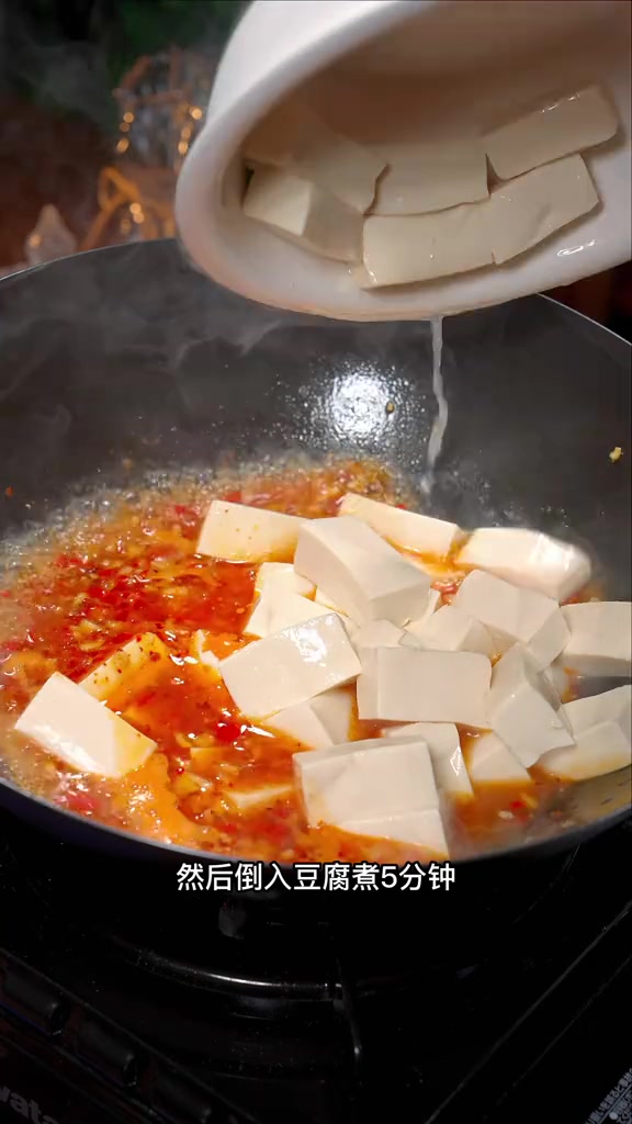韭菜烧豆腐 以后你要是想吃豆腐,但是不知道怎么做好吃,你不妨试试今天这个做法,简单鲜美好看