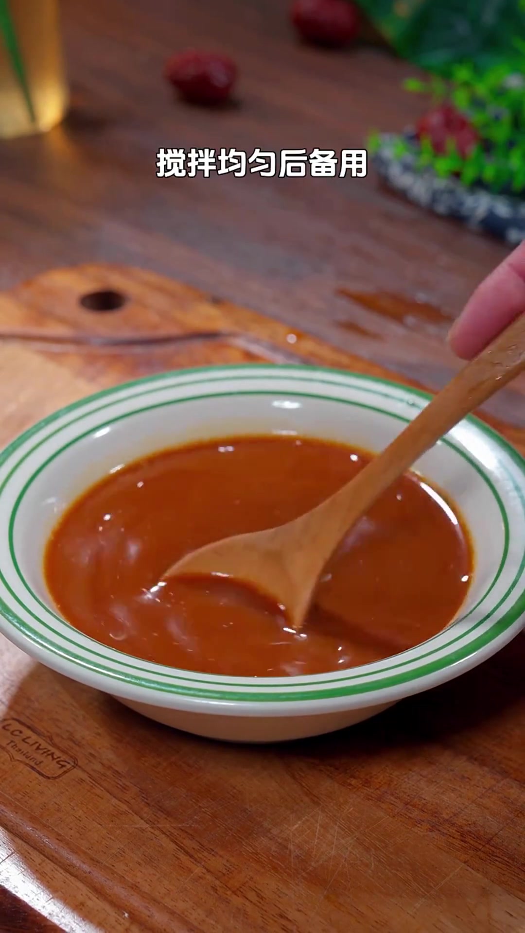 厨艺教程:喜欢吃面条的,试一试这个青椒鸡蛋打卤面,入味鲜香