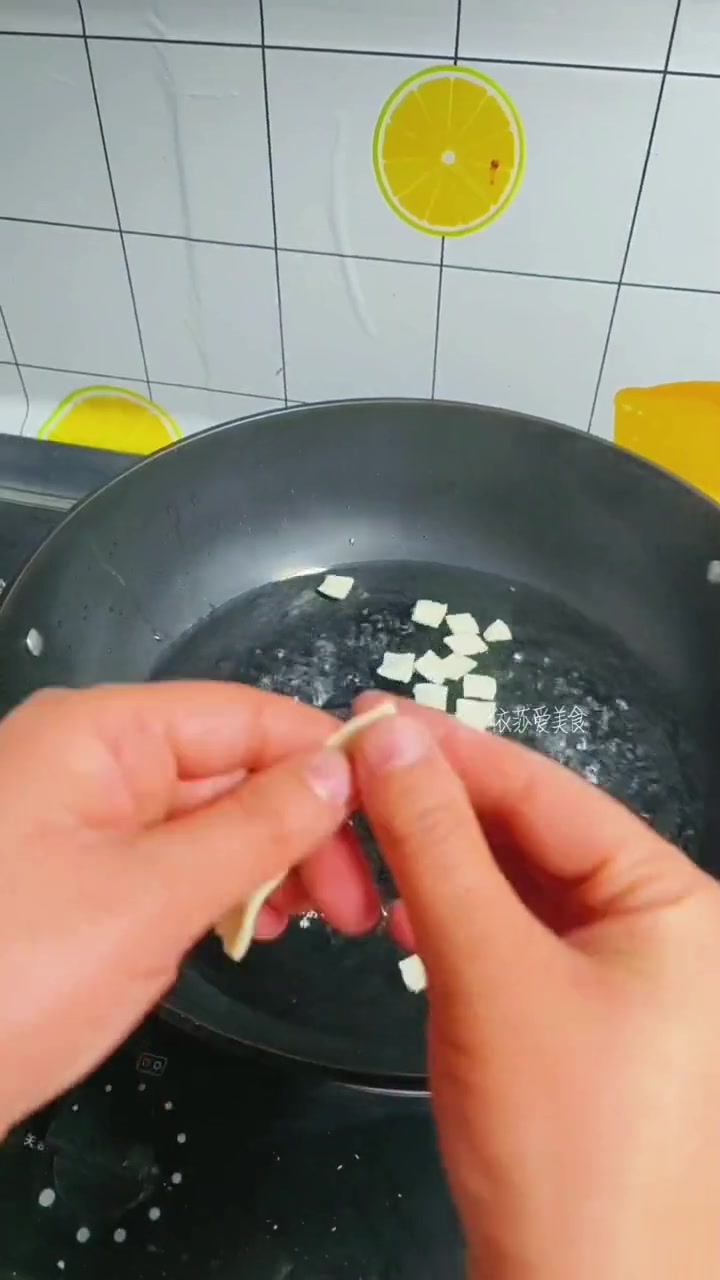 青海人顿顿离不开面食 黑饭吃炒面片 炒面片 青海人的美食 炒面片做法