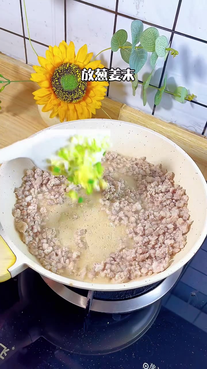 肉沫豆腐蒸蛋|一岁以上宝宝辅食教程 大人小孩都爱吃的肉沫豆腐蒸蛋来了,做法简单!肉沫腌制以
