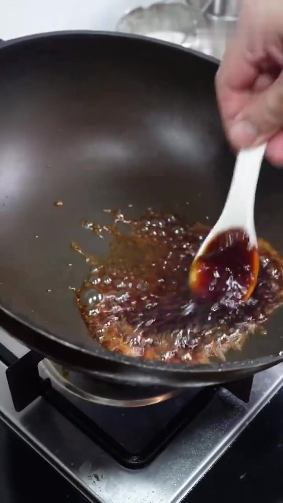 正宗上海油爆虾!虾壳酥脆,酱汁鲜美!