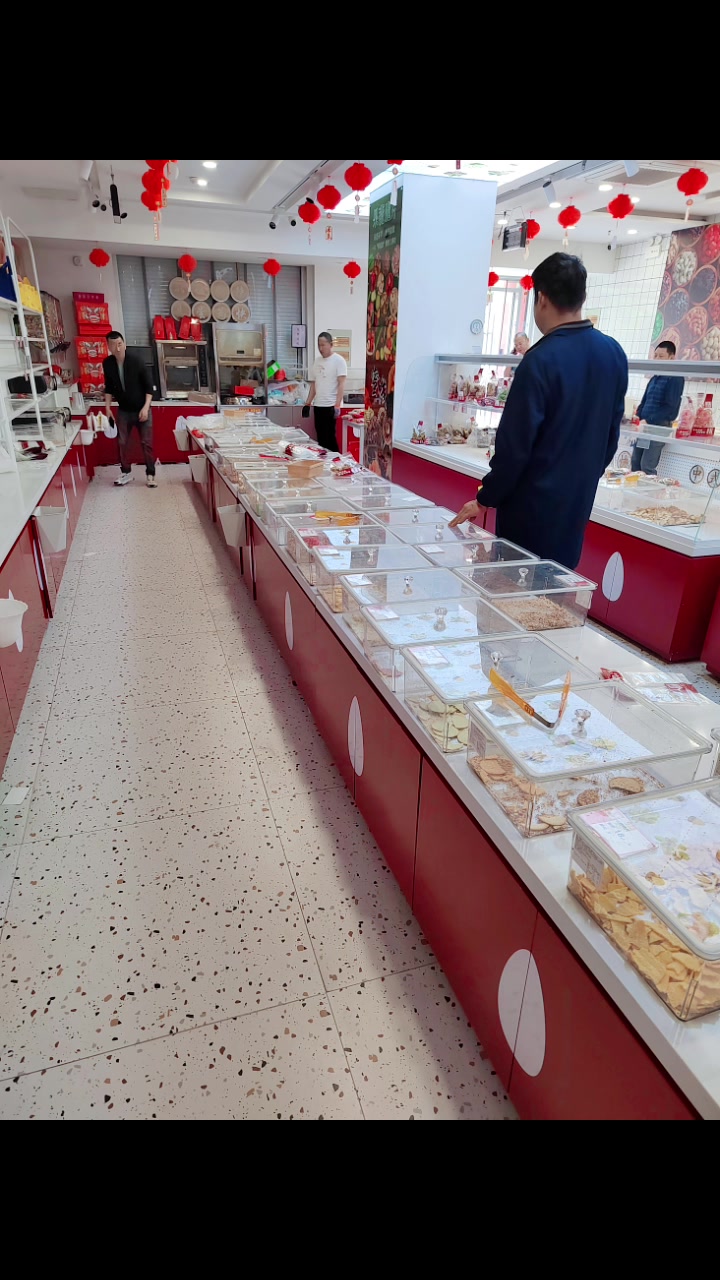 无锡蛋糕店二手货架展柜拆卸回收中