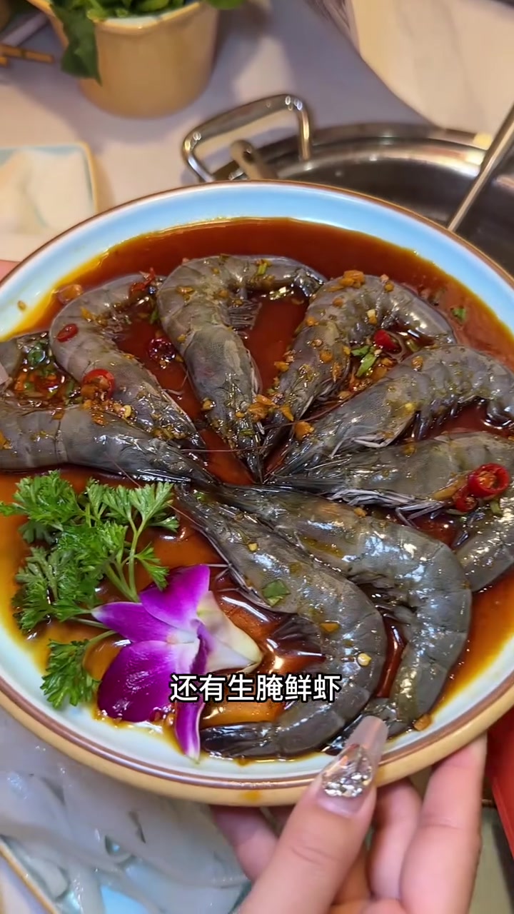 在中央大街附近,尝一尝哈牛的潮汕牛肉锅