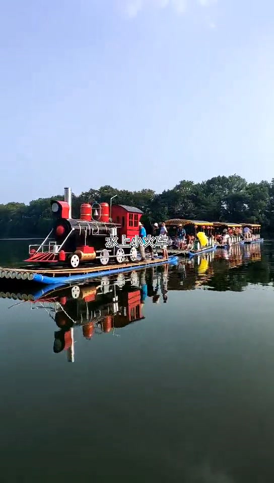 复古蒸汽火车头,大型电车高铁模型,绿皮火车厢露营餐厅餐车房车