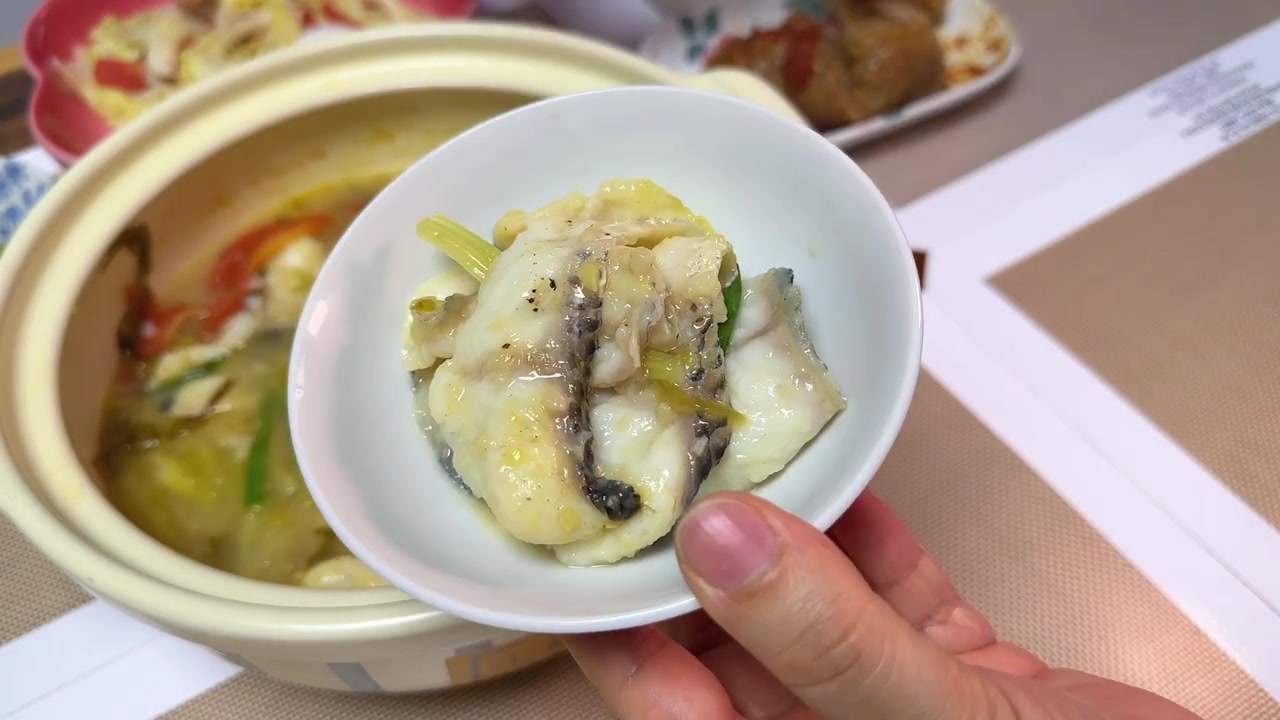 只要再放点蔬菜就行,要我自己杀鱼片鱼片我不会 我都是买方便好吃也不失败,很划算喜欢可以尝试