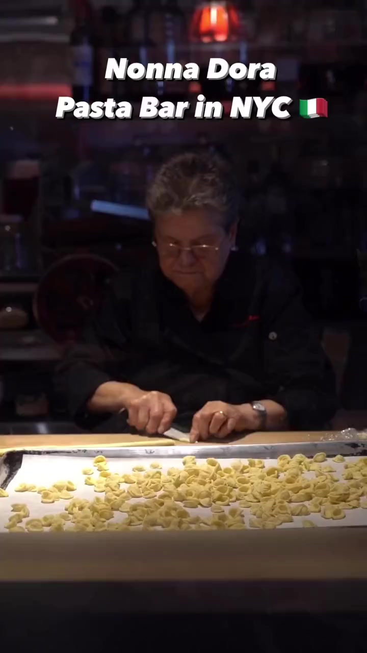 纽约的意大利大妈作意面通心粉