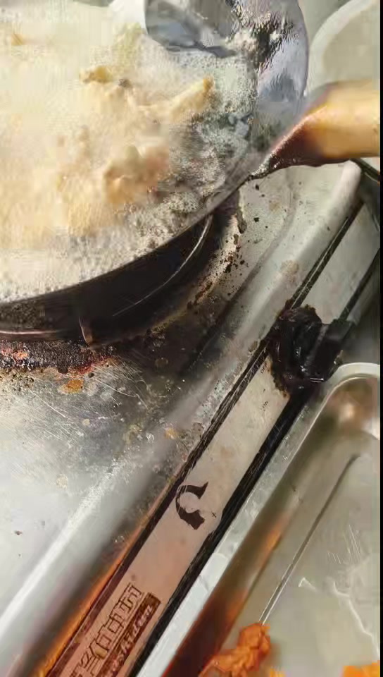 油炸鸡锁骨,从腌制到处成品,全程学员亲手操作,配方精确到克