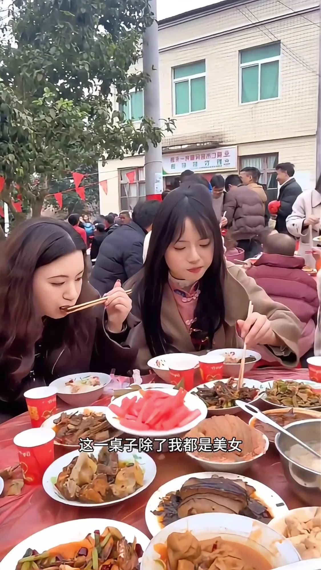 这一桌饭菜做得真不错,很丰盛!