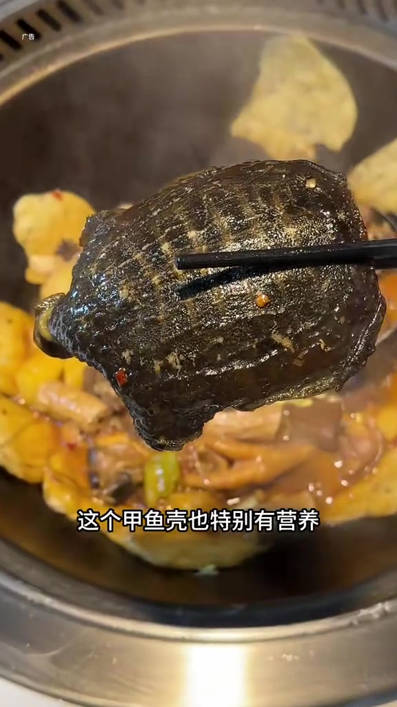 地锅王者 花了两位数拥有了两份快乐,能吃鸡又能吃到甲鱼,真的是大补呀,里面还包含了五个配菜