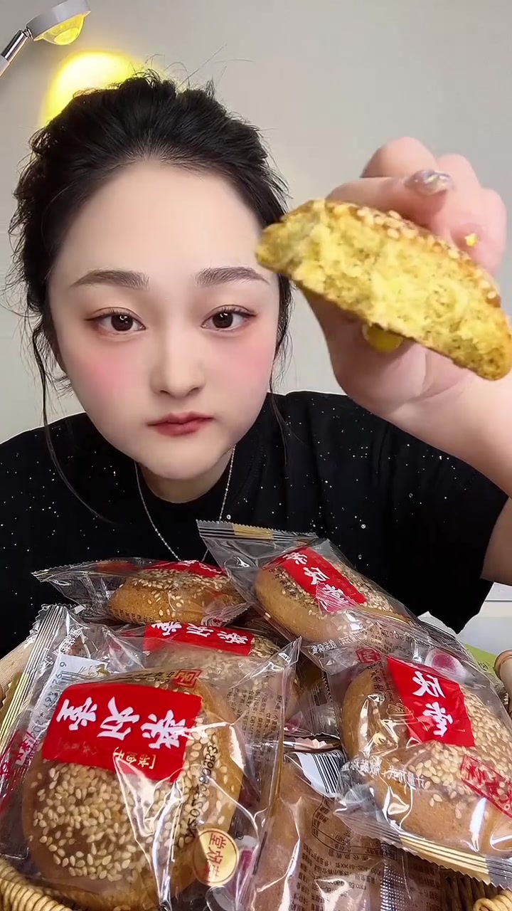 老字号品牌荣欣堂太谷饼,好吃不油腻,老式糕点的味道,到手足足三斤,推荐你们一定要试下
