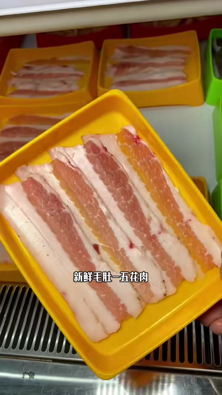 学姐吃的很开心-说请我喝珍珠奶茶 营地 火锅 呈贡 自助餐 自助火锅
