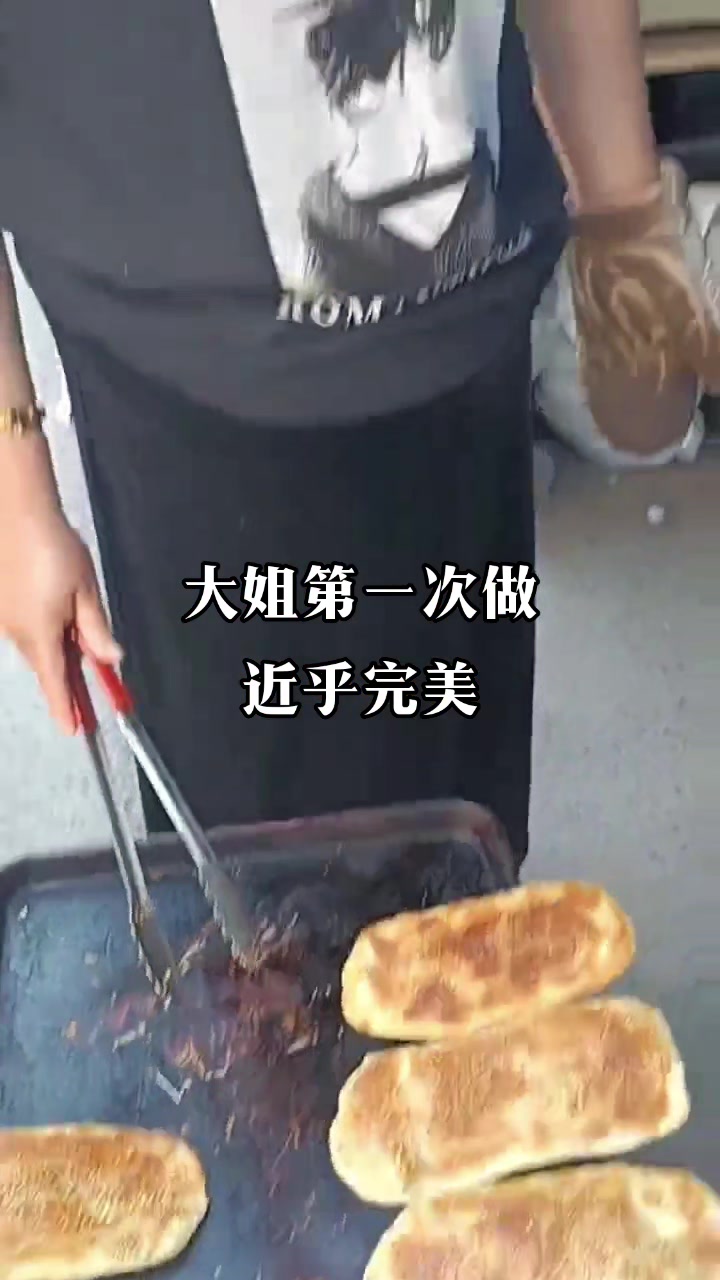 大姐是我们本地人,淮南的烧饼她尝了上百家,最满意还是我们家