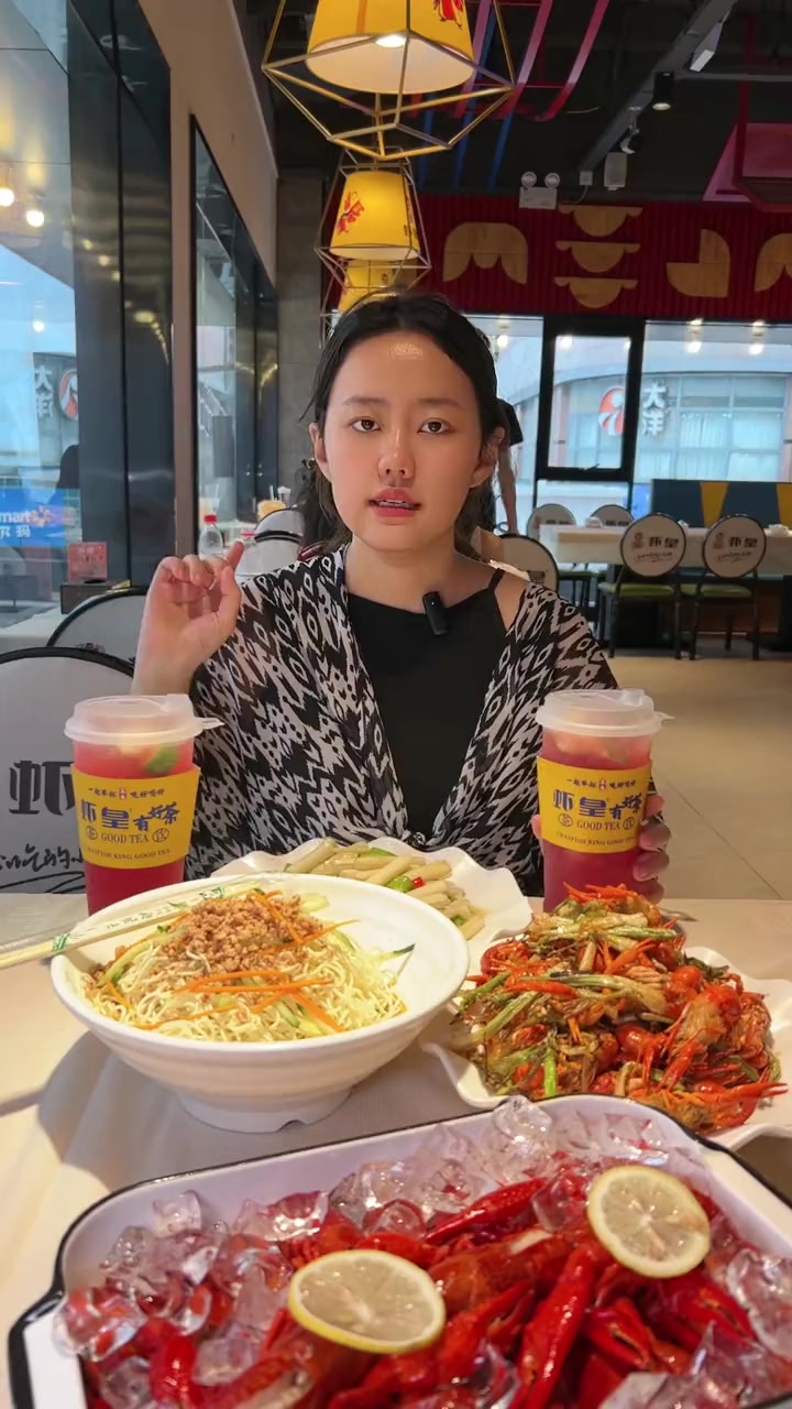 虾皇江汉路店四周年活动来了