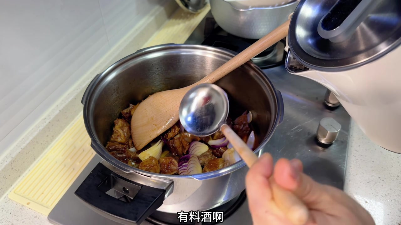 日常做饭:红烧牛腩和酸菜鱼