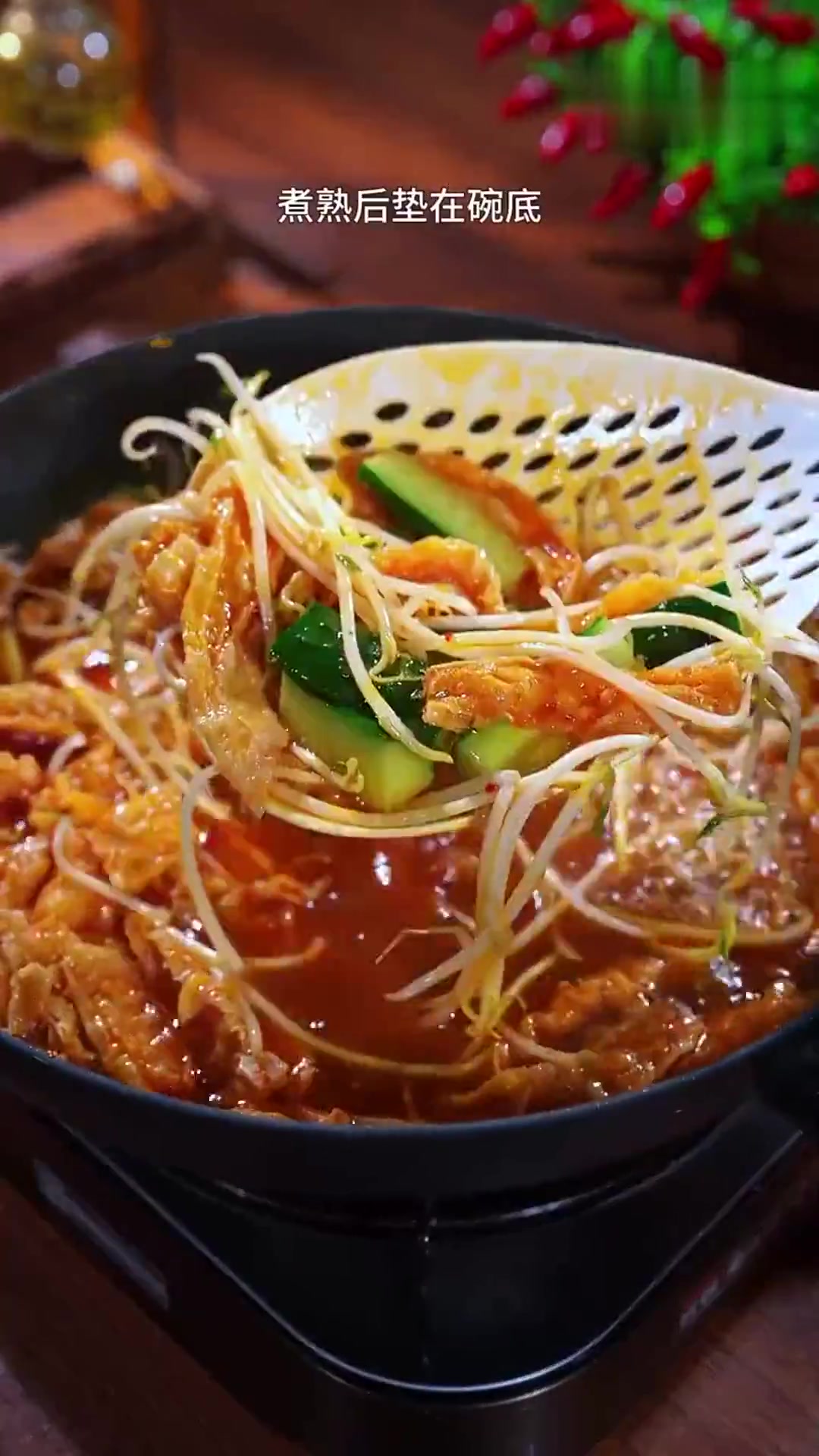 很多人喜欢吃饭店的水煮鱼,但是自己在家里总是做不好