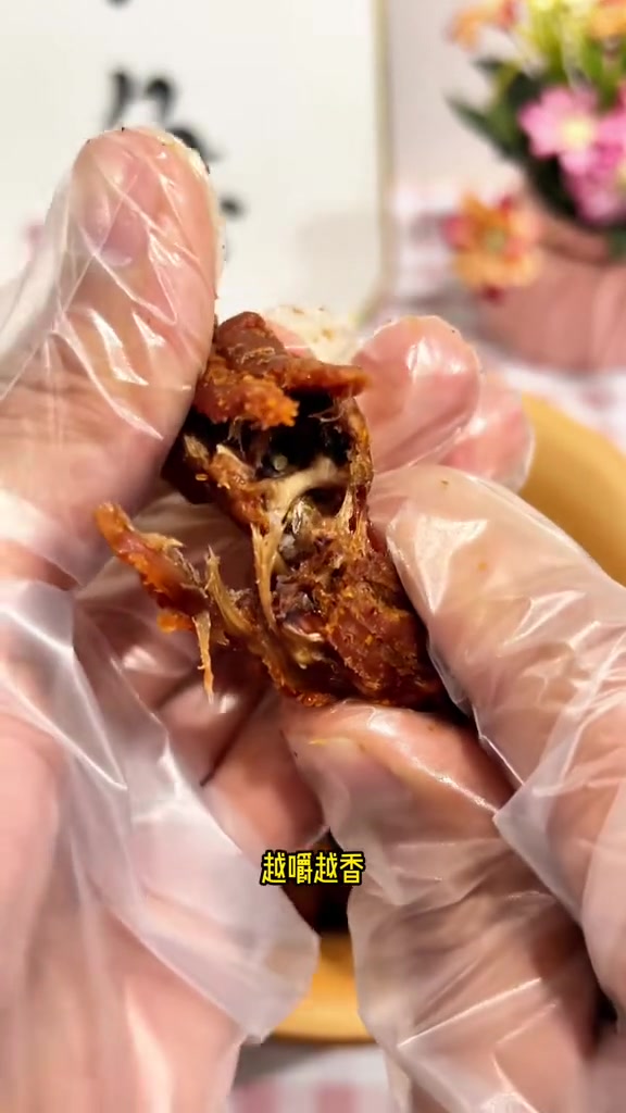 被福建朋友安利的风干鸭脖,真的巨香巨好吃,肉质紧实越嚼越香,好吃到根本停不下来!风干鸭脖 