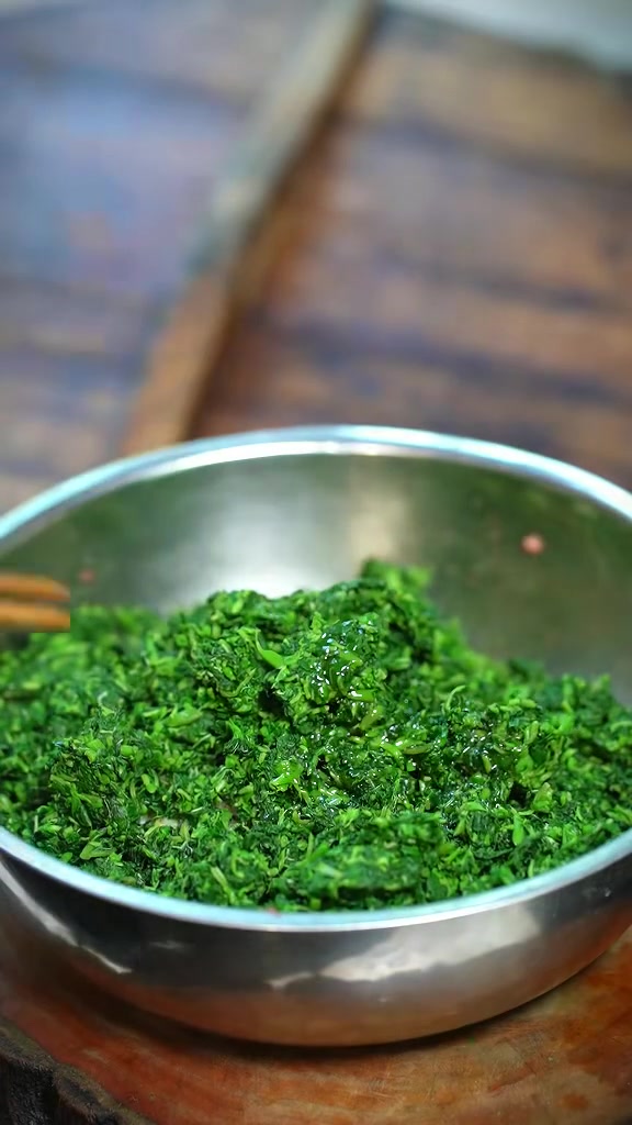 长在地里是根草,放上餐桌是个宝,这么好吃的野苋菜饺子可别错过奥 新农人计划2024 农村美