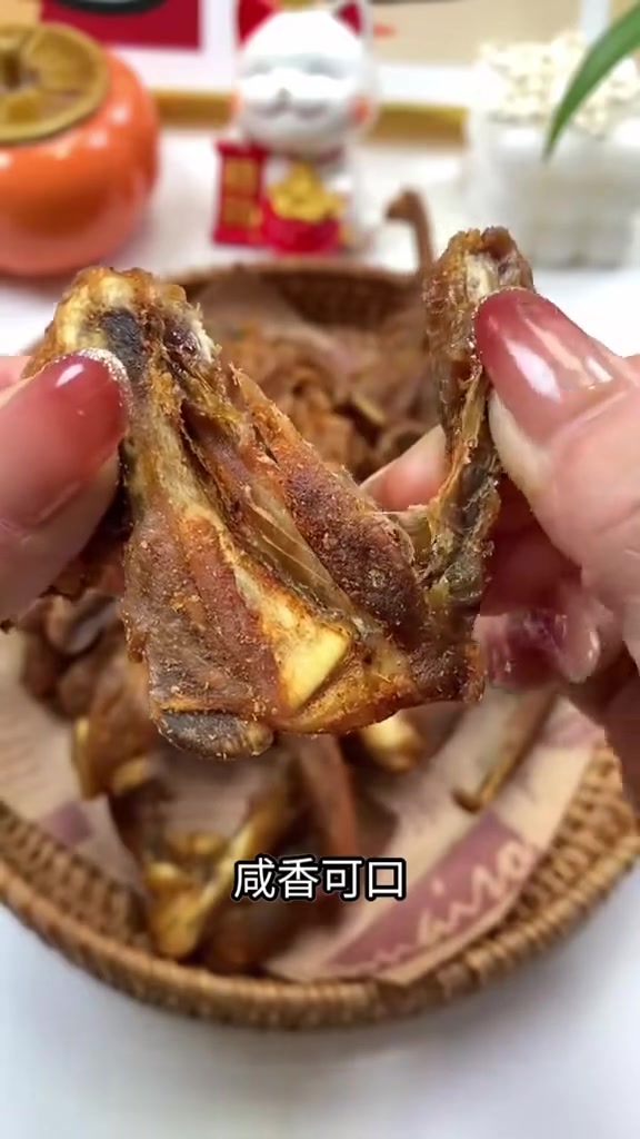 趣老板的风干鸭锁骨简直了,强烈推荐!鸭货美食 好吃到停不下来 追剧小零食 零食推荐 鸭货卤