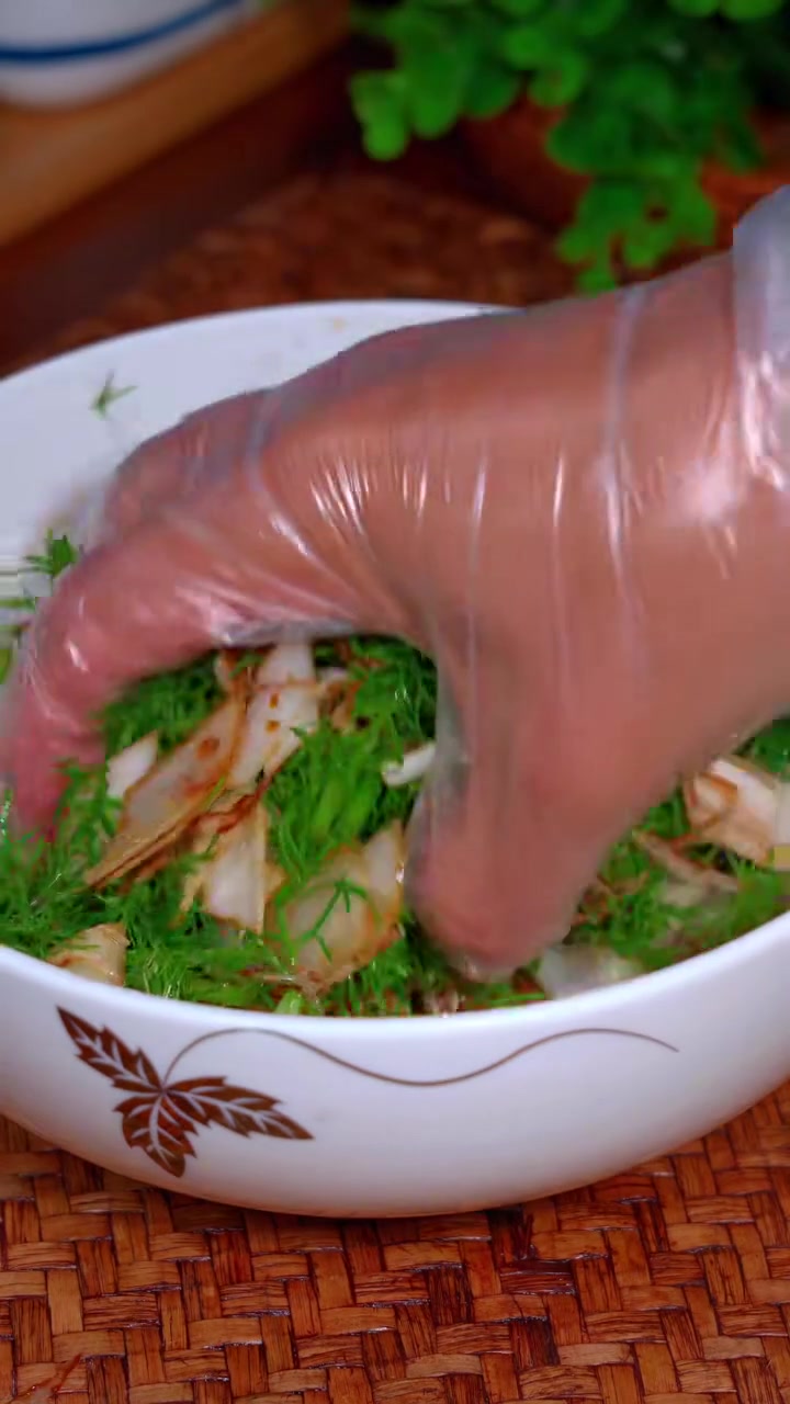 茴香拌虾皮 茴香拌虾皮,这小菜,简单好吃,费饭 凉拌菜