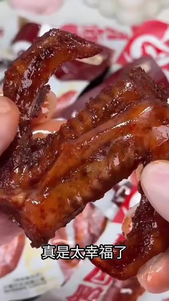 盐津铺子 的香卤鸭翅,是先腌制再卤制的,味道很赞!鸭翅 鸭货 鸭货美食 好吃到停不下来