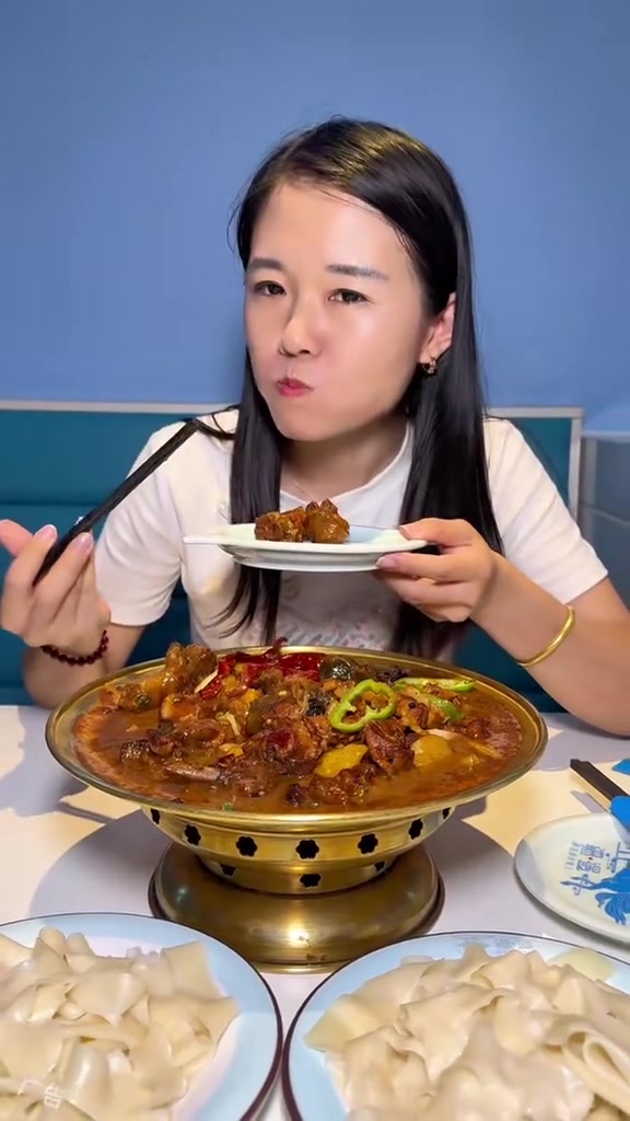 生龙八楼疆遇,55的大盘鸡双人餐给大家安排上了!真的好吃又实惠!白皮面还管饱!经常来生龙逛