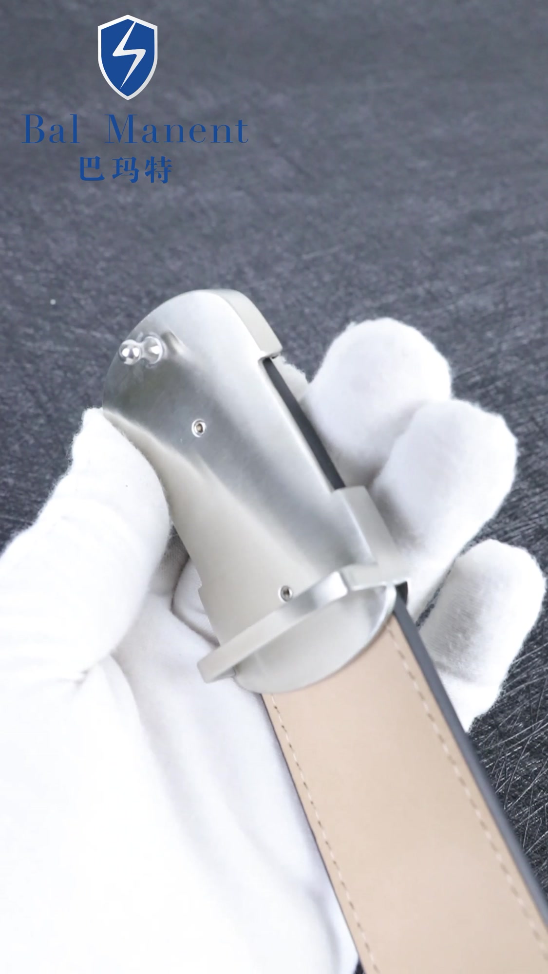 巴玛特轻奢鲨鱼皮平滑扣腰带